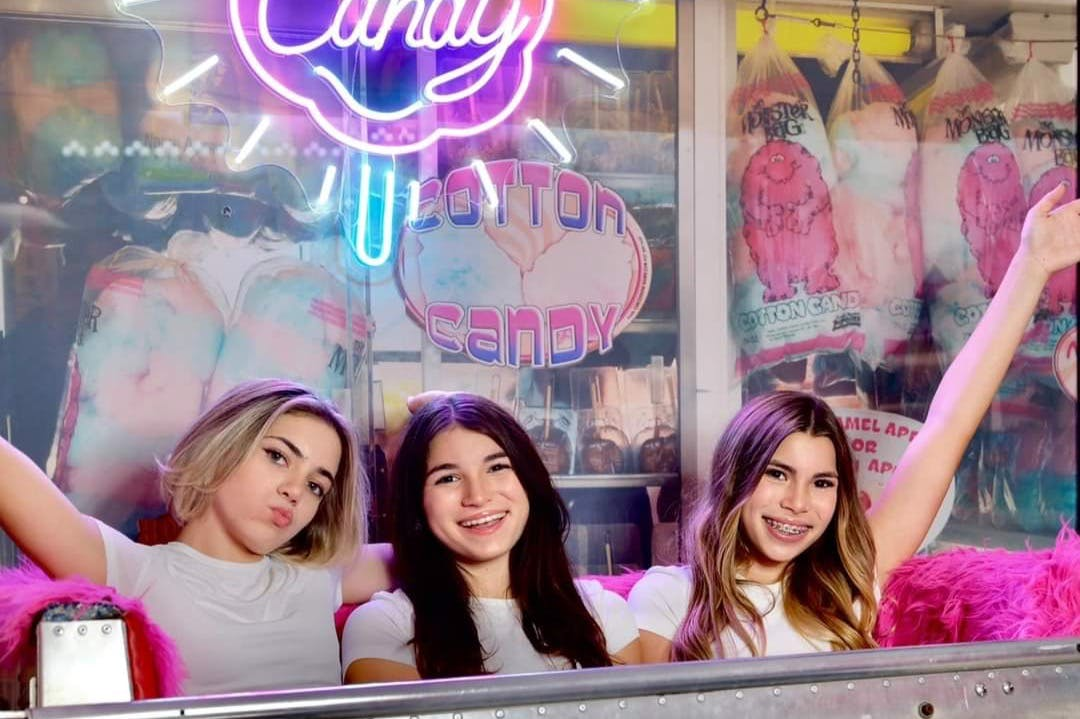 Selfie WRLD Tampa: Do It Yourself Photography Tour - Photo 1 of 6